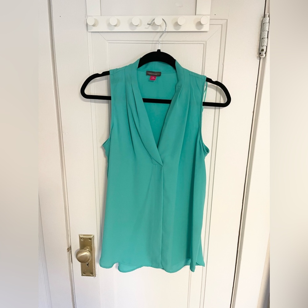 Vince Camuto sleeveless v neck blouse